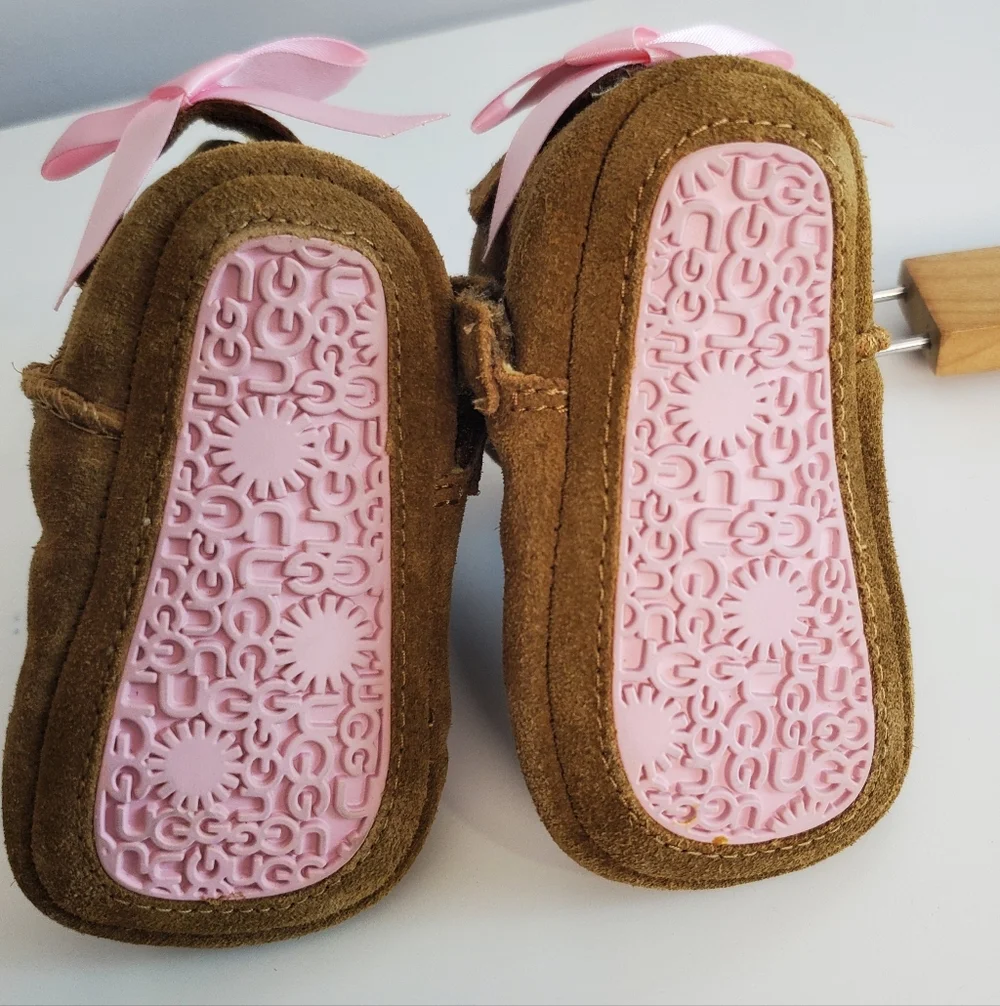 UGG Jesse Bow II  Infant size 0/1